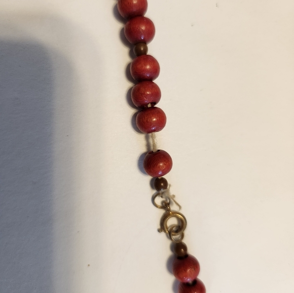 55 Red and tan wooden necklace 17 inches. - Picture 4 of 4